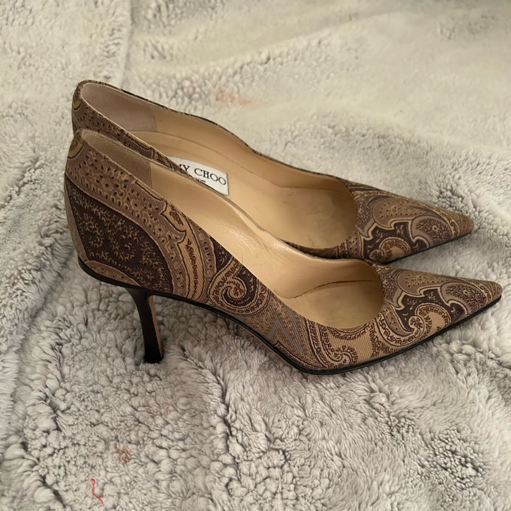 Jimmy Choo fabric pump 5 1/2 ft or 35 1/2 in